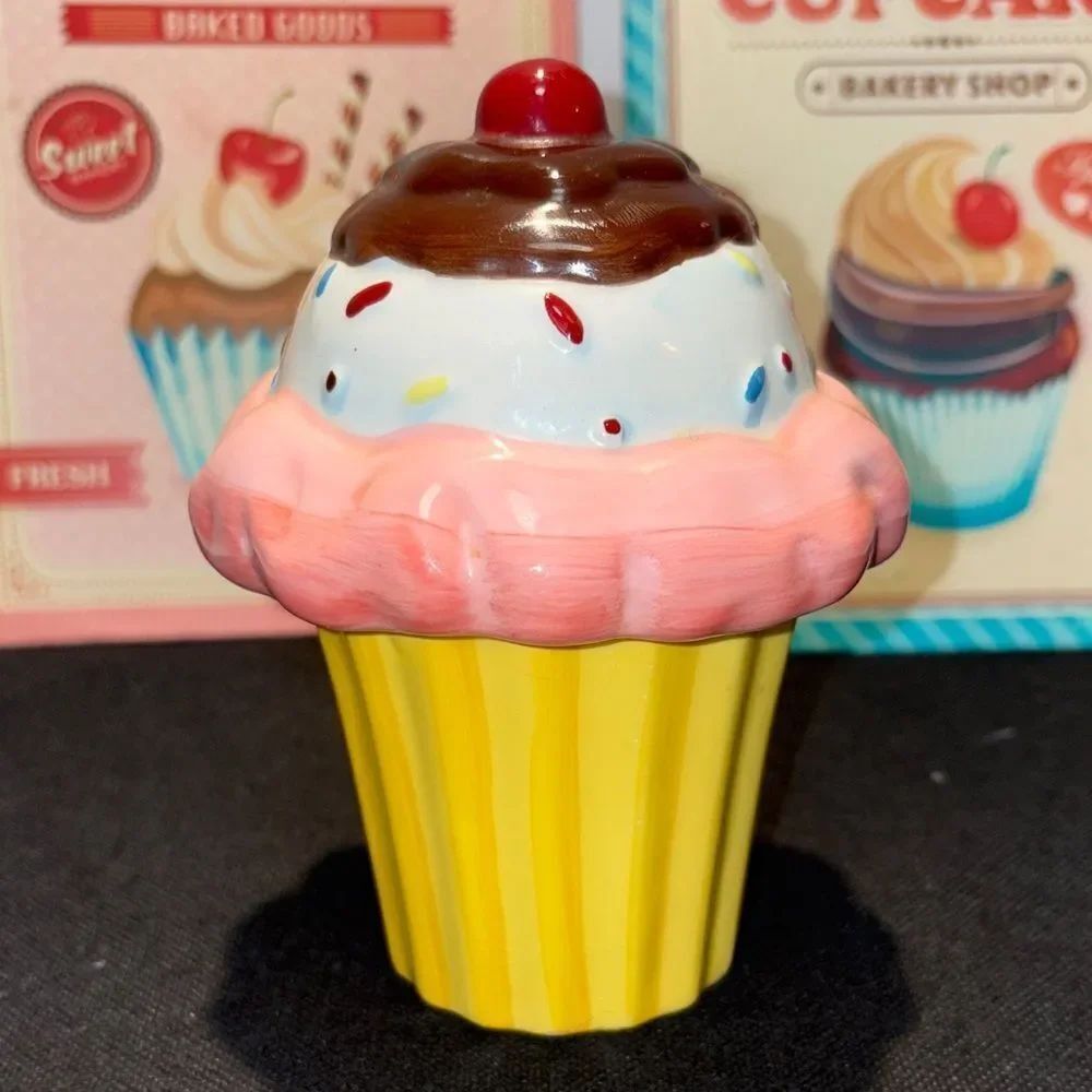 Colorful Cupcake lot - Picture 5 of 10